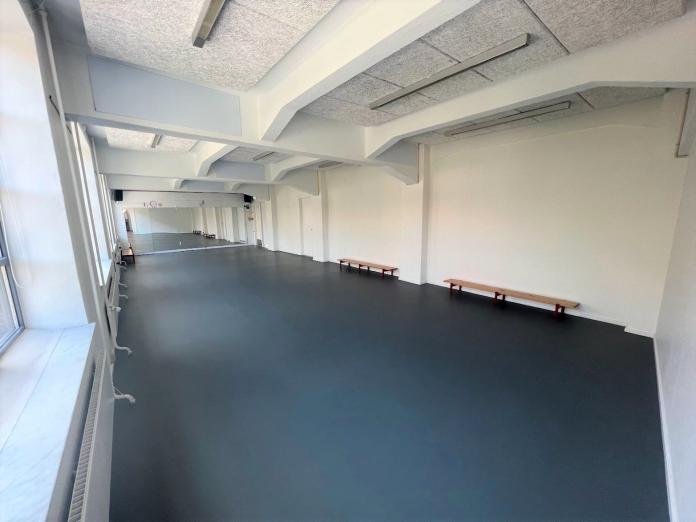 Bevægelsesrummet på 2. sal i Valby Kulturhus - velegnet til yoga, dans, rytmik og lignende bevægelsesaktiviteter.