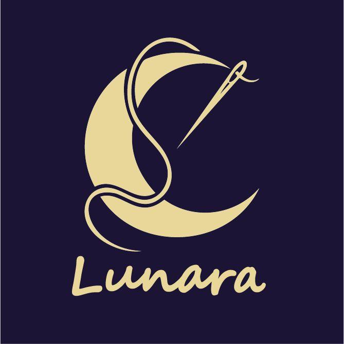 Halvmåne med sytråd og nål. Navnet Lunara står nedenunder.